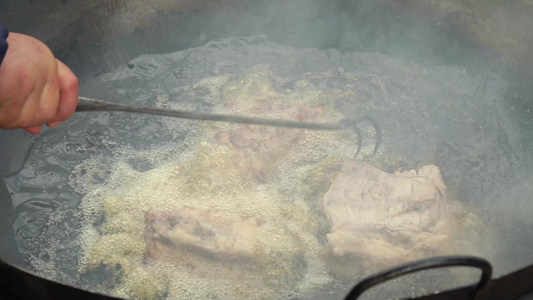 湖南特色美食酥肉制作过程视频