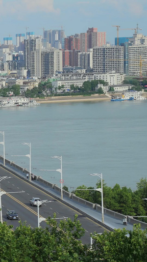 航拍长江桥梁道路上川流不息的交通汽车车流素材交通素材57秒视频