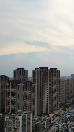 航拍城市蓝天白云晴朗天空自然风光住宅群街景交通素材城市素材56秒视频