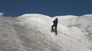 用绳索登山25秒视频