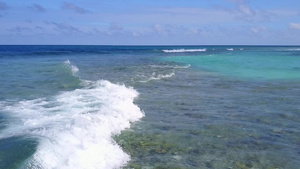 白色沙滩与碧蓝大海度假胜地10秒视频