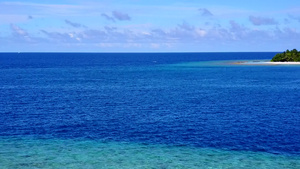 热带度假度假胜地海滩在珊瑚礁附近有白色沙沙底背景的10秒视频