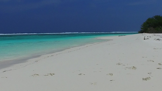 海洋海滨海滩冒险的温暖质地由绿松石海洋和沙洲附近的视频