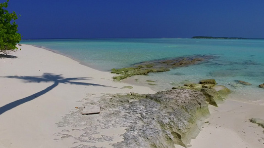 蓝海白沙背景的天堂海景海滩之旅浪漫摘要视频