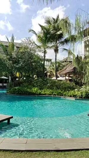 巴厘岛酒店游泳池自由行15秒视频
