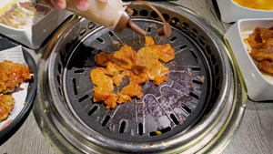 韩式烧烤烤鸡排4K素材74秒视频