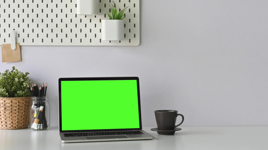 工作空间膝上型计算机绿色显示器移动放大视频