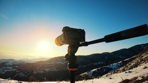 拍摄冬季山峰17秒视频