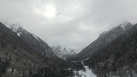 毕棚沟雪山航拍环绕运镜视频