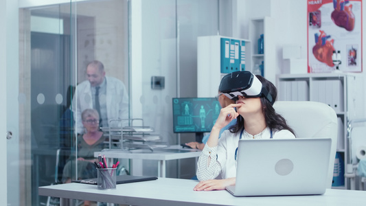 具有虚拟现实医学研究的医学研究视频