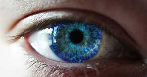 蓝色眼科学生的闭合虹膜火灾3D环状动画10秒视频