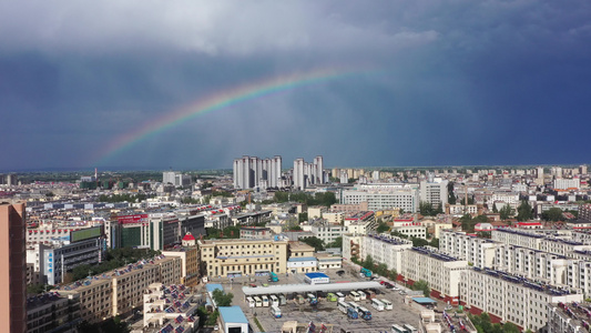 航拍酒泉市区上空彩虹视频