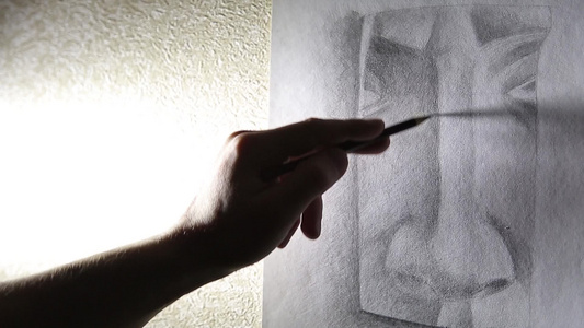 人艺术家用石墨笔画鼻子hd1920x1080p视频