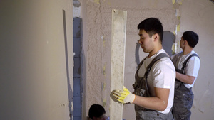 抹灰砂浆机自动膏药修理或翻新房屋或公寓建造者在建筑8秒视频