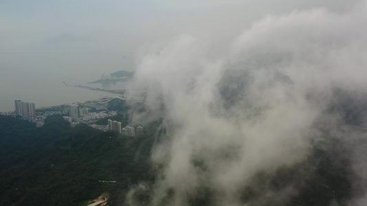 云雾及山顶风景视频