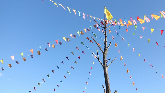 在风中飘扬的祷告旗帜泰国视频