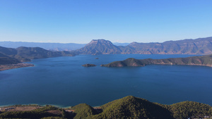 4k冬天蓝色泸沽湖全景航拍22秒视频