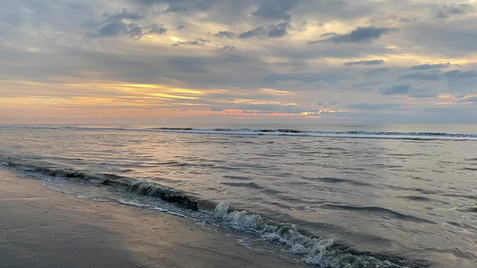 赞德沃特海滩的日落视频