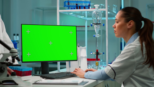 键盘上的化学家打字使用绿色染色体键盘屏幕pc视频