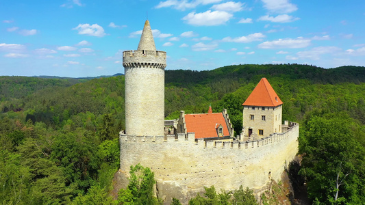 捷克布拉格附近的中世纪城堡Kokorin鸟瞰图欧洲视频