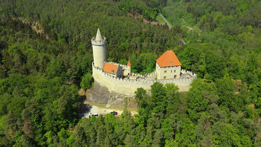 捷克布拉格附近的中世纪城堡Kokorin鸟瞰图欧洲视频