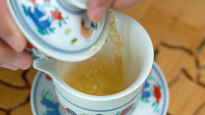 倒掉醒茶水21秒视频