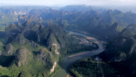 中国桂林山水漓江航拍视频