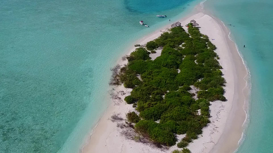 空中无人驾驶飞机对豪华海滨海滩生活方式的景象由白沙视频