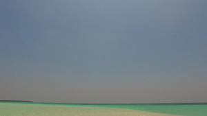 干净沙质背景的水蓝色海洋12秒视频