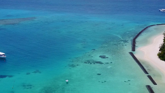 豪华岛屿海滩的空中无人驾驶飞机飞行由白沙背景的清海视频