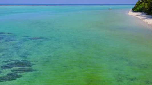 豪华岛屿海滩航行的自然观由蓝海和白沙底蓝海航行视频