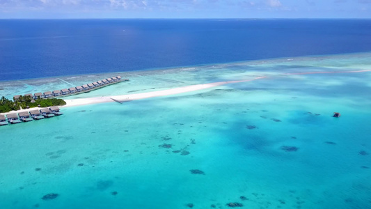 豪华环礁湖海滩野生生物通过白沙背景的清海进行风景视频