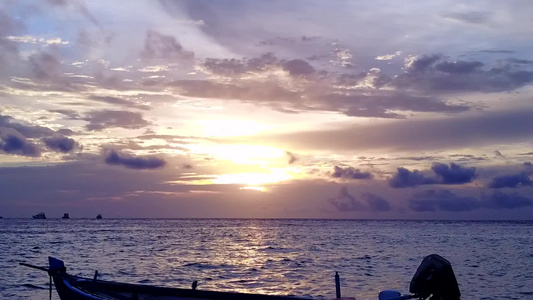 白沙背景蓝绿海航行的豪华海岸海滩风景和白色沙子背景视频