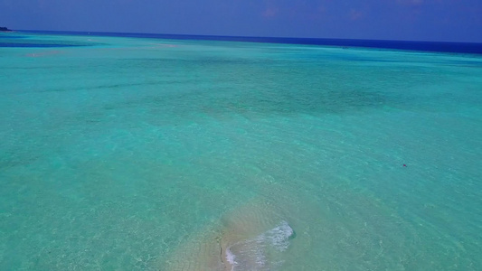 白沙背景清海热带度假海滩冒险无人机全景视频