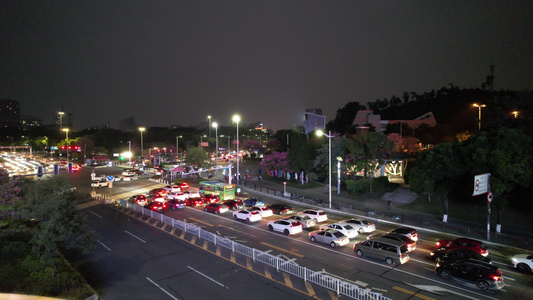 夜晚城市道路车辆航拍视频