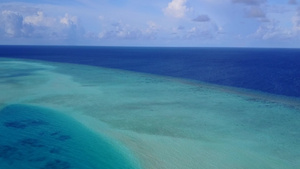 外来旅游海滩假日海面和白色沙沙飞行11秒视频