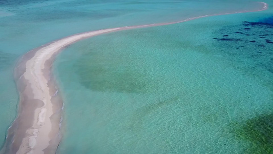 蓝色环礁湖和白色沙滩背景的完美的岛屿海滩度假天天无人驾驶视频