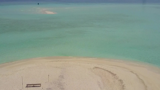 白沙背景蓝海热带度假海滩度假无人机空中旅行视频