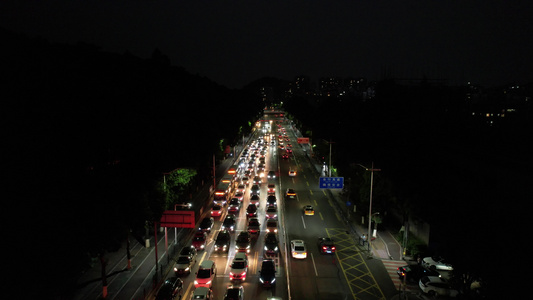 夜晚城市道路车辆航拍视频