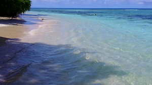 以蓝海和白沙背景的蓝色海为例在海边渡过海滩假日9秒视频