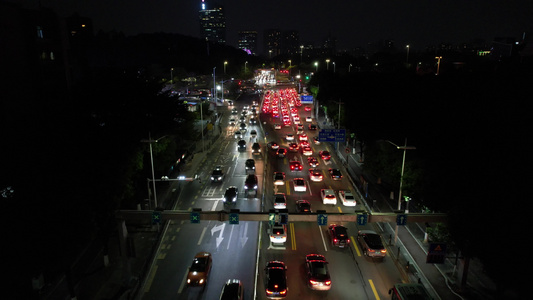 夜晚城市道路车辆航拍视频