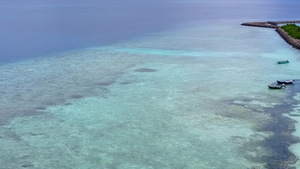 以清澈的环礁湖和白沙底背景为断开的岛屿海滩11秒视频