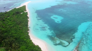 清沙底蓝水的宁静海岸线海滨探险空中纹理以清洁沙土背景12秒视频