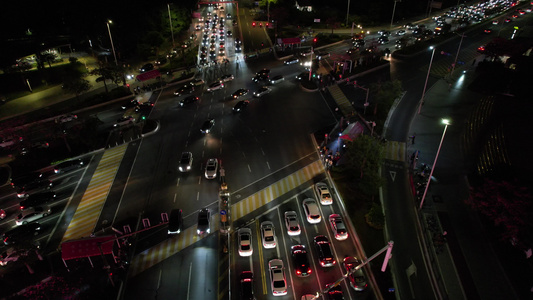 城市夜晚十字路航拍视频