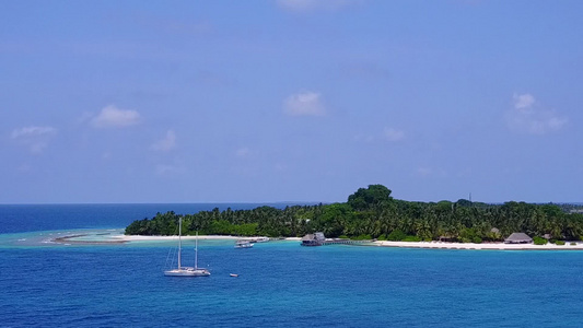 浅海和白沙底浅海和白沙背景的环礁湖海滩航程无人驾驶视频