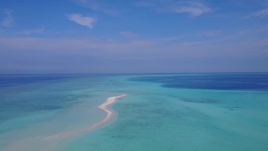 以蓝绿水和白沙为背景的奇异度假度假胜地海滩度假海景视频