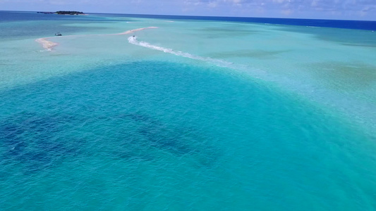 清洁沙地背景的浅环礁湖海滨度假旅游以风景为新奇海岸视频