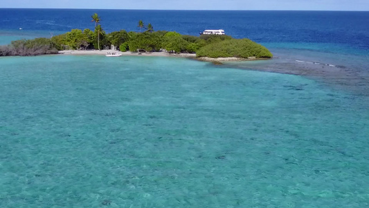 白沙背景蓝绿色泻湖天堂海景海滩之旅空中景观视频