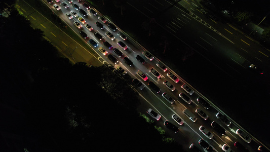 夜晚下班高峰拥堵的城市道路视频