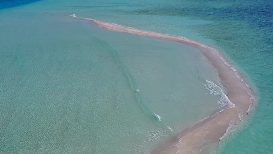 观视海景的天堂湾海滩生活方式以绿绿环礁湖和白沙为背景视频